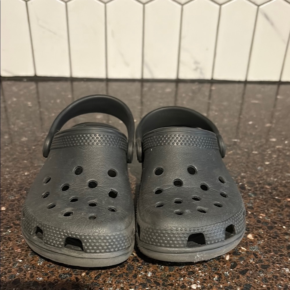 Crocs Unisex Kids Classic Clogs Shoes Black Slip-On Perforated C10